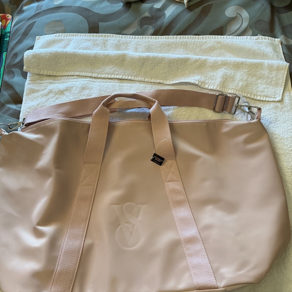 Victoria's Secret Blush Pink Travel Duffel with Embossed VS Logo - Picture 3 of 8